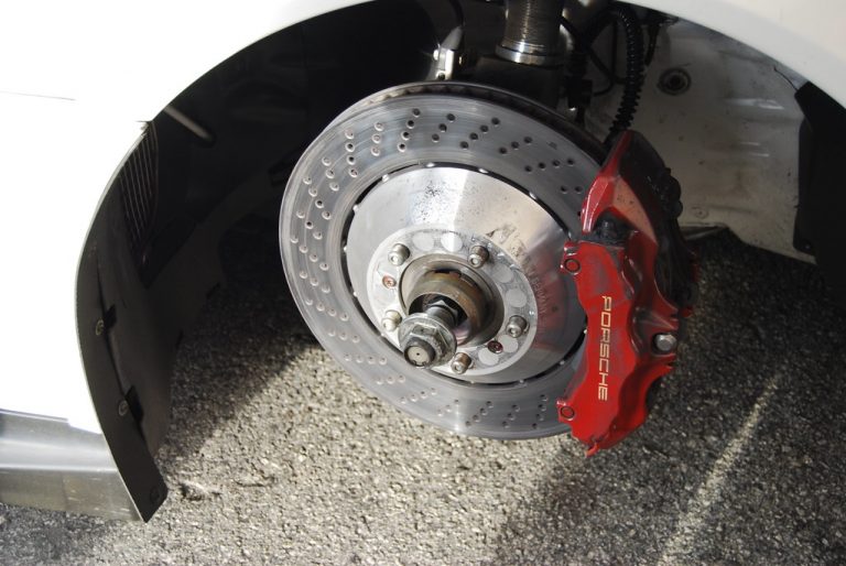 Mobile Car Repairs White Rock: Signs Your Car Brake Needs Inspection